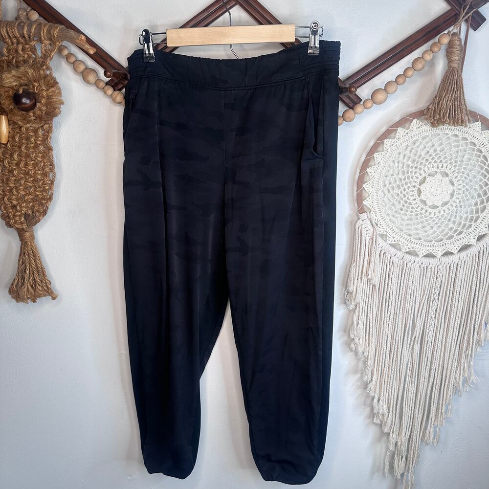 Athleta Textured Black Camo Brooklyn Joggers